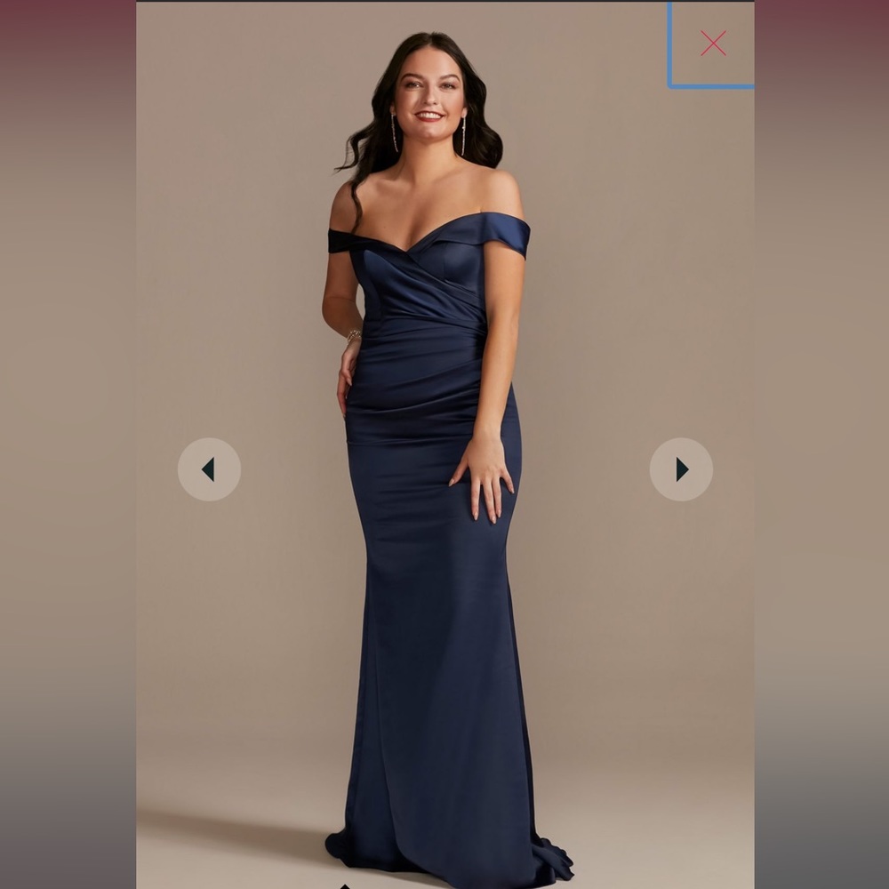 Brand new , color :Marine size:6 . Purchased for wedding but never wore